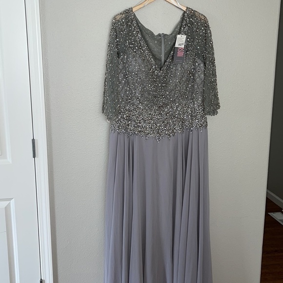 Elegant Gray Maxi Dress - Picture 6 of 16
